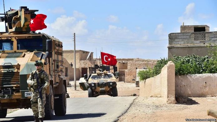 Turkish soldiers conduct patrol in Manjib