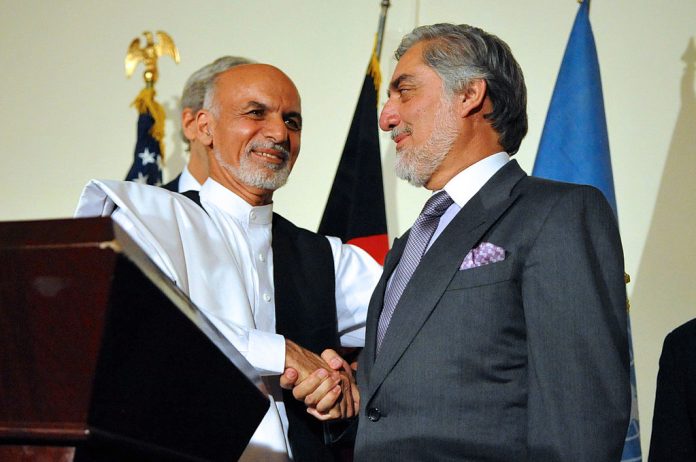 Ashraf Ghani shakes hands with Abdullah Abdullah