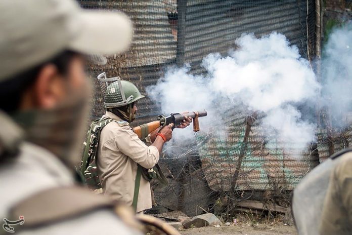 Police Protesters Clash after Eid Prayers in Kashmir