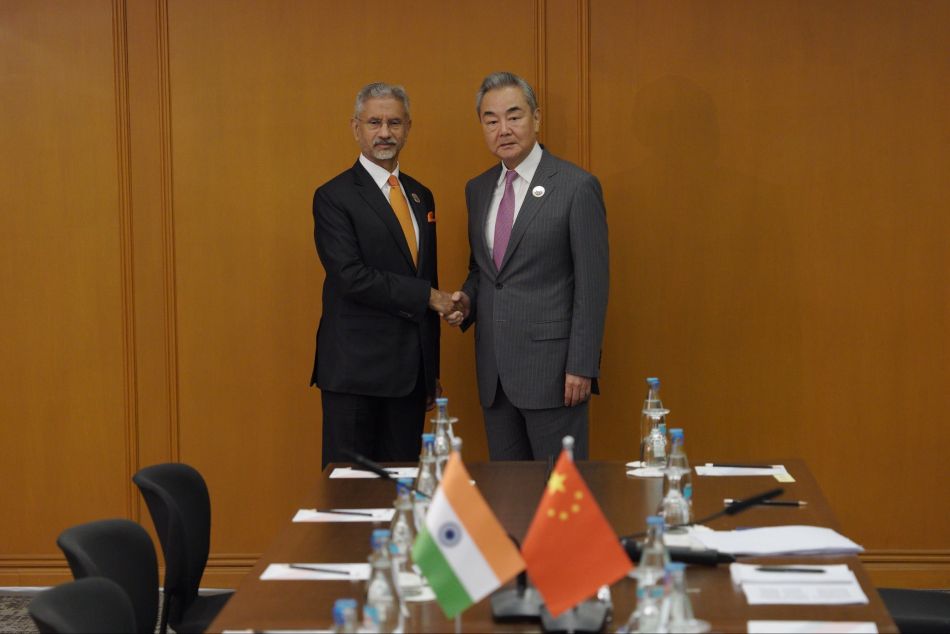 India-China Relations in a Turbulent World : The Need for Realistic Expectations